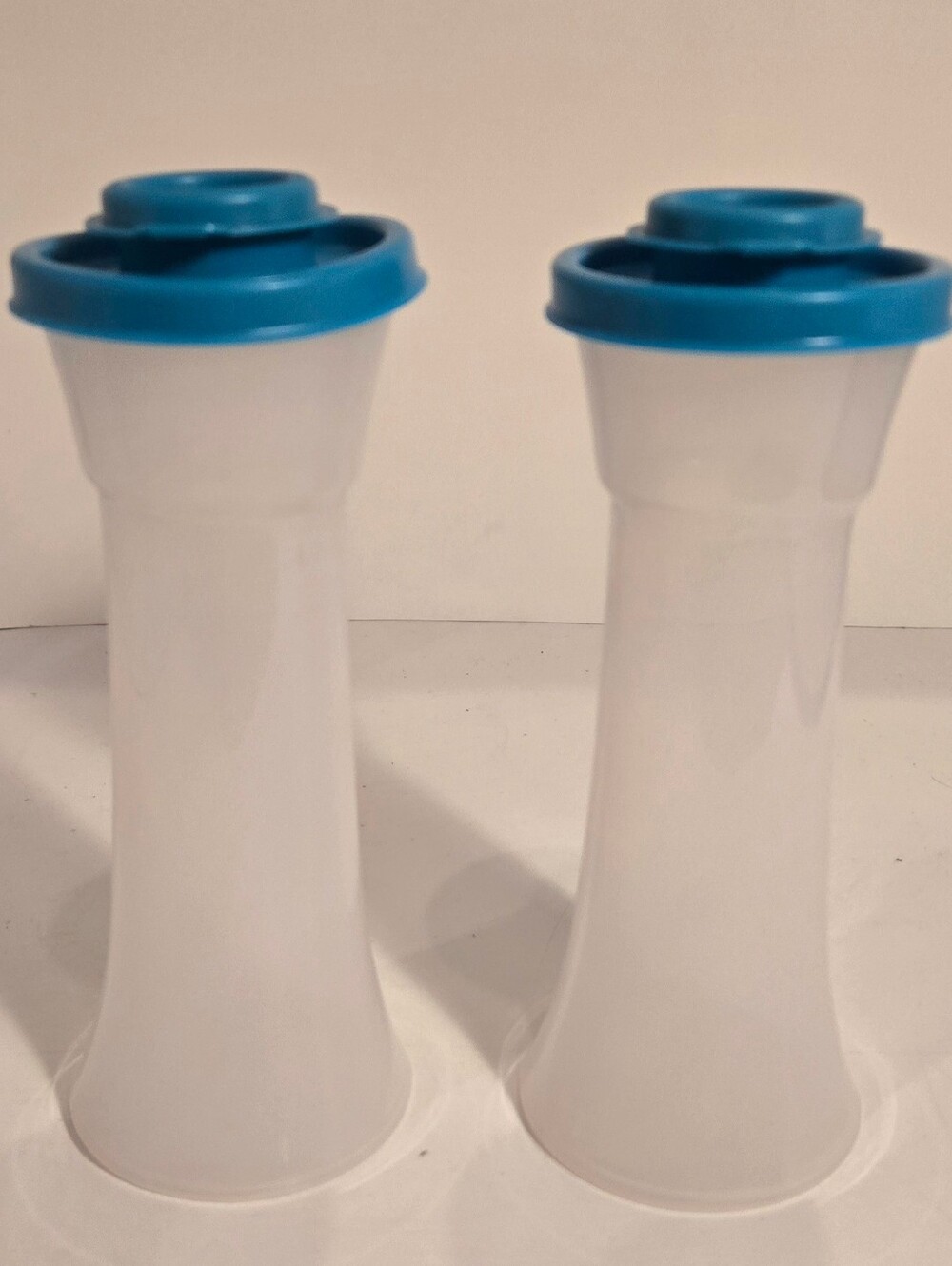 Large Tupperware Hourglass Salt and Pepper Shakers Set Clear With Teal Snap Tops